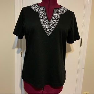 NWOT C.D. Petites V-Neck Embroidered design Cotton Blend Black/White Blo…